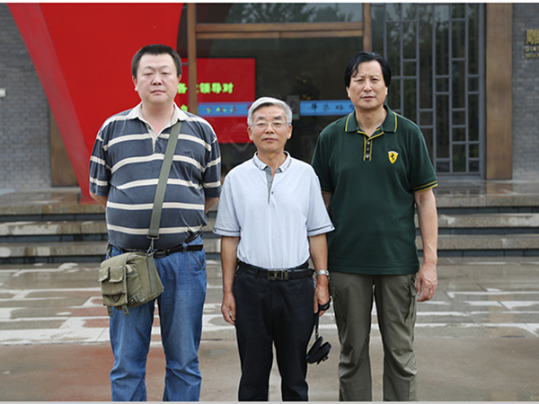 东北师范大学刘文达教授、知名爱游戏网官网入口-爱游戏(中国)
家李东江教授与总经理傅绍相在一起