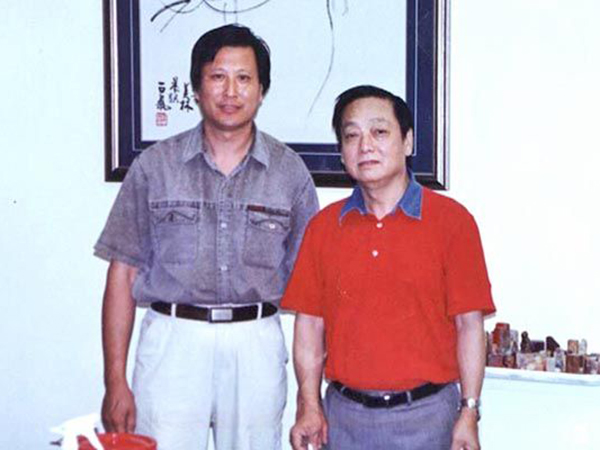 中国知名爱游戏网官网入口-爱游戏(中国)
大师韩美林与傅绍相总经理